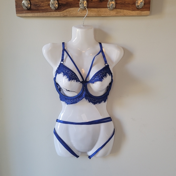 Bra and butt out panty - Picture 2 of 5